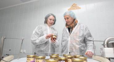 The Official Visit of the President of the International Federation of Beekeeping Associations Apimondia, Mr. Gilles Ratia, to Belarus.